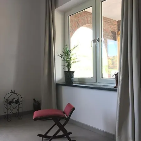 Damhills Apartment Bronowko